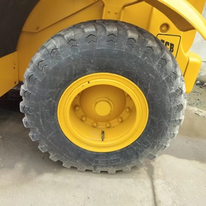 Montacargas Compacto JCB 535 con Motor Diésel, Tracción 4x4, Mástil de Dos Etapas, Cabina Cerrada Amarilla con Cucharón, Neumáticos Todoterreno - Product Image 6