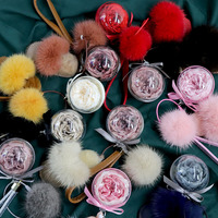 Porte-clés en dôme transparent avec rose Austin stabilisée, pompon en fourrure de vison, mini-pantoufle, pendentif de sac, cadeau de fêtes, vente en gros
