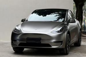 ฟิล์มไวนิล PET สีเงินแบบเมทัลลิกสำหรับหุ้มรถยนต์ รุ่น Model 3 ความหนา 7.5 มิล เงาสูง ฟิล์มหุ้มรถยนต์แบบม้วนใหญ่ ผู้จำหน่าย ฟิล์มเปลี่ยนสี - Product Image 2