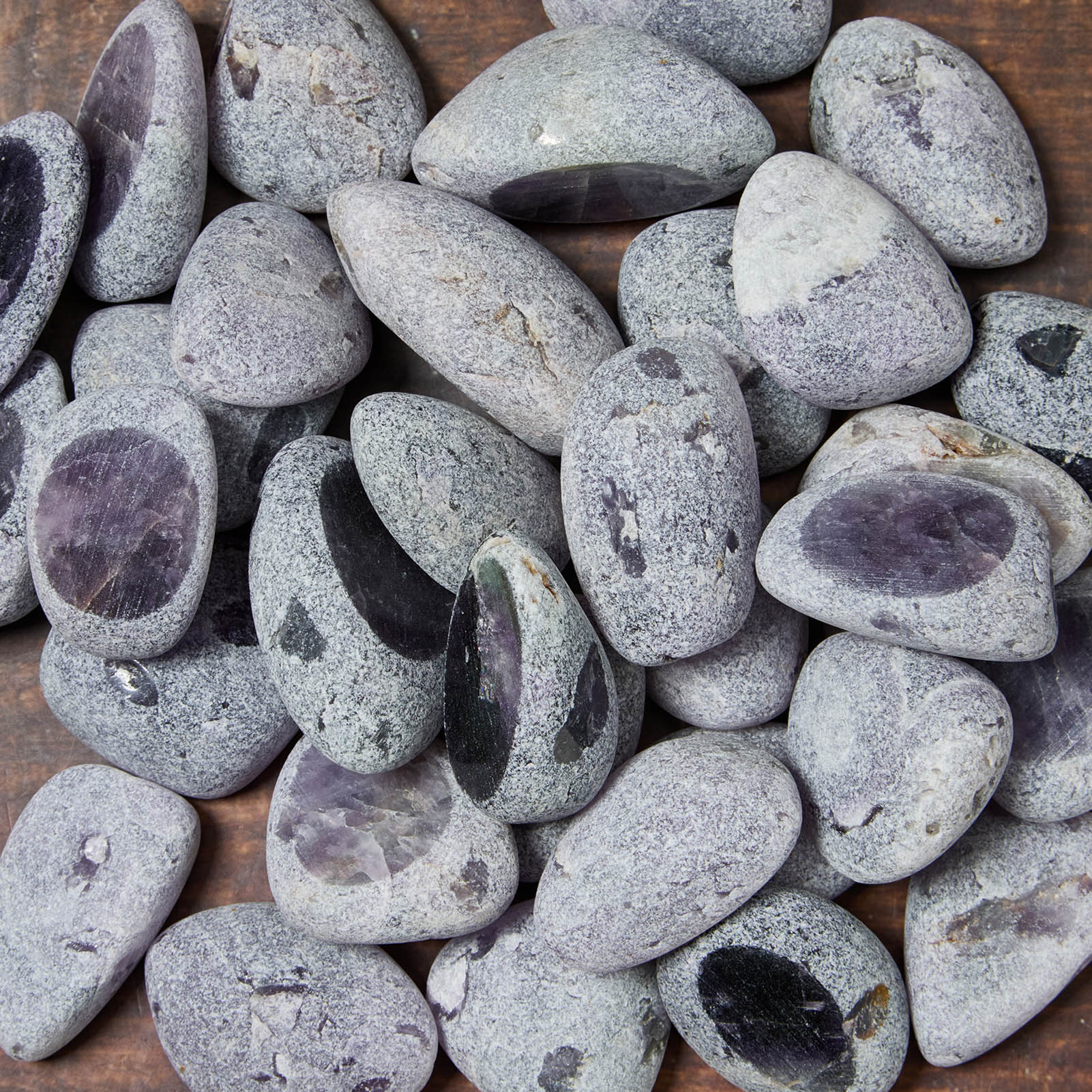 アメジストたまごちゃんオールカット♡♡スノーボール共生♡♡No.1971 Cross-cut Amethyst Crystal Ema Eggs For Natural Decoration, Oem