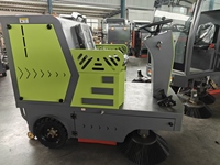 Balayeuse autoportée ouverte XY-A15, largeur de nettoyage 1400 mm, bac à poussière 200 L, alimentation par batterie 48 V, pour entrepôts, usines et rues