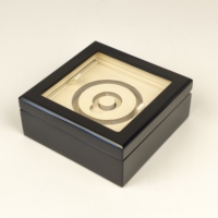 Boîte à bijoux en bois haute brillance avec fenêtre en acrylique, logo personnalisé, insert en mousse, boîte de rangement de luxe pour bracelets, pendentifs, emballage cadeau
