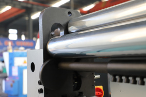 Mesin Pembentuk Plat Otomatis Multi-bentuk Byfo CNC untuk Penggulung Saluran HVAC - Product Image 3