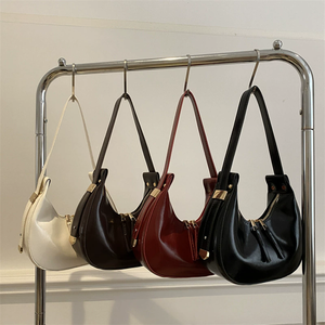Bolso <span class=keywords><strong>de</strong></span> Media Luna <span class=keywords><strong>de</strong></span> Cuero Sintético Metálico para Mujer con Correa Cruzada Ajustable, Bolso <span class=keywords><strong>de</strong></span> Mano Casual Minimalista, Bolso Tipo Hobo - Product Image 1