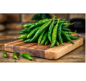 Piment vert frais de qualité supérieure, piment fort, frais de la ferme, qualité export, épice végétale pour la cuisine, le curry, les cornichons, usage quotidien - Product Image 1