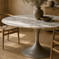 Table à manger ronde en marbre Tulip, plateau en pierre veinée blanche avec base en piédestal métallique pour cuisine et salle à manger modernes