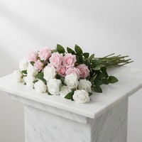 Roses artificielles en velours en gros pour usine, fleurs décoratives personnalisées rouges, blanches, bleues, roses, noires, violettes