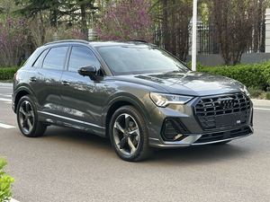 <span class=keywords><strong>Audi</strong></span> Q3 35 TFSI Fashion Sporty Edition 2023 Usata, Grigio e Bianco, Cerchi da 19 Pollici, Bagagliaio Elettrico - Offerta Imperdibile - Product Image 2