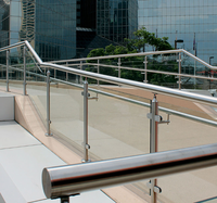 Balustrades d'escalier modernes en acier inoxydable, balustrades de balcon, garde-corps à poteaux ronds, balustrade en verre encadrée