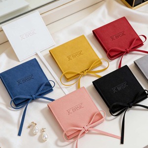 Pochette en daim de luxe avec logo personnalisé en relief pour l'emballage de bijoux, sac à bijoux écologique pour le rangement en voyage, pochette à bijoux - Product Image 1