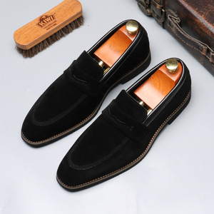 Nouvelle conception de chaussures décontractées en cuir de style classique pour homme pour l'automne. Cuir véritable. Daim noir. Anti-dérapant. - Product Image 1