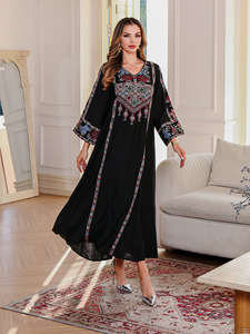 Maxi abito con scollo a V nero ricamato <span class=keywords><strong>Chic</strong></span> a vita alta e funzione impermeabile per eventi di festa culturale - Product Image 2