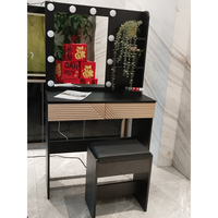 Table de maquillage en bois personnalisée OEM/ODM avec miroir, éclairage réglable et prise de courant