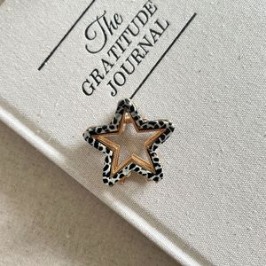 Pince à cheveux tendance personnalisée antidérapante pour femmes et filles, pince à cheveux en métal ajourée en forme d'étoile - Product Image 4