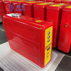 Rechthoekige 250L hydraulische olietank achterop de cabine van een vrachtwagen - Product Image 1