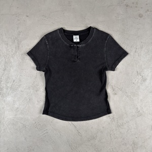 T-shirt court vintage délavé pour femme, coupe ajustée, col mandarin ouvert, en coton épais respirant, style streetwear, haut décontracté pour le quotidien - Product Image 3