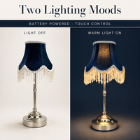 Laissez chaque célébration briller : Lampe de table rechargeable en velours bleu marine avec franges style perle pour la décoration de réception de mariage