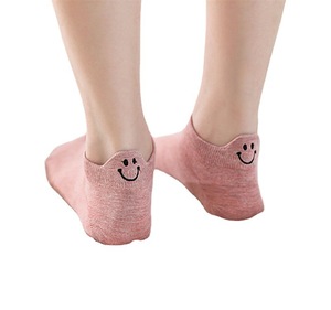 10 colores primavera y verano calcetines de barco de algodón lindos ojos de dibujos animados japoneses cara sonriente calcetines de mujer bordados - Product Image 1