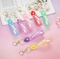Porte-clés tendance en PVC souple avec lettres, accessoire de sac, pendentif en peluche, petit cadeau
