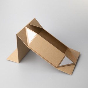 Luxury Magnetic <strong>Gift</strong> <strong>Box</strong> for Perfume Folding Paper <strong>Flat</strong> <strong>Pack</strong> with Embossed Magnet Closure Simple Elegant Style - Product Image 5