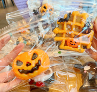 Jouet Squishy Mignon et Doux Patte de Chat Citrouille Fantôme Halloween, Balle Anti-Stress Extensible, Jouet Fidget pour Filles 5-7 Ans, Cadeau de Fête