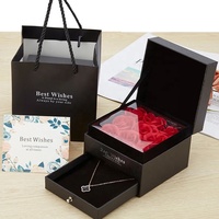 Boîte Cadeau Nouvelle à Double Tiroir pour Saint-Valentin et Anniversaire, avec Roses, pour 9 Bijoux : Rouge à Lèvres, Collier, Bague
