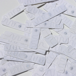 Prix usine cousable UHF RFID étiquette de blanchisserie 70*15mm U8 U9 étiquettes lavables RFID pour un Service de blanchisserie en lin sain