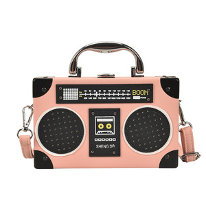 Bolso de Mano con Forma de Casete de Radio, Mini Bolso con Asa Superior y Correa Ajustable para Mujeres y Niñas - Product Image 5