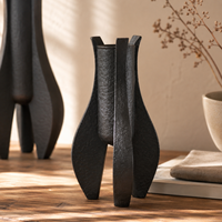 Vase sculptural géométrique en céramique noire haute avec base ouverte, fait main, écologique, pour décoration de table moderne