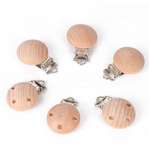 Clips de schnuller gravés au laser Clips de <span class=keywords><strong>sucette</strong></span> en bois holz Clip de dentition pour bébé pour porte-<span class=keywords><strong>sucette</strong></span> - Product Image 6