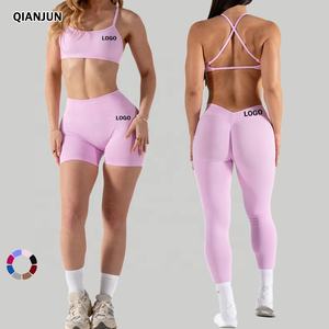 Set da 3 Pezzi di <span class=keywords><strong>Abbigliamento</strong></span> Sportivo da Donna: Top Corto, Leggings a Vita Alta e Pantaloncini da Allenamento per Yoga e Fitness - Product Image 1