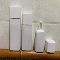 Bouteille carrée vide en plastique HDPE blanc de luxe Hengjian 300ml 400ml 500ml 10oz 13oz 16oz avec pompe à lotion, bouteilles de shampoing
