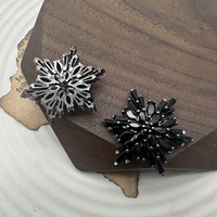 PENJUALAN PANAS Kancing Logam Berhiaskan Batu Rhinestone Baru 30mm Bentuk Bunga Salju Kancing Dekoratif dari Paduan Logam untuk Pakaian
