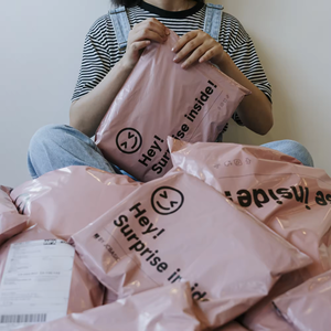 ถุงไปรษณีย์โพลีเมอร์สีชมพูสำหรับเสื้อผ้าถุงไปรษณีย์เป็นมิตรต่อสิ่งแวดล้อมดีไซน์ตามสั่ง - Product Image 1