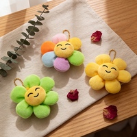 Breloque en peluche Fleur de Soleil Fluffy Smile, options de couleurs vives, chaîne en métal doré, joli pendentif de sac, cadeau adorable pour jeunes filles