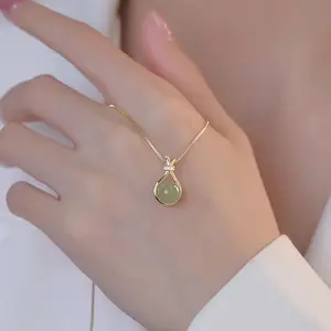 2023 nouveau collier femme jade, collier pendentif sac Shifu en pierres précieuses de style chinois, collier en or 18 carats galvanoplastie à faible allergie