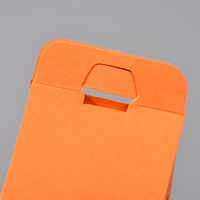 Boîtes en carton blanc en forme de maison triangulaire avec impression de logo personnalisée pour emballages alimentaires, chocolats, bonbons, cadeaux
