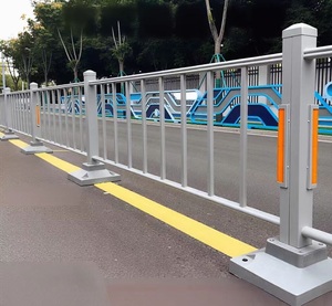 Barrera de Tráfico Metálica de Diseño <span class=keywords><strong>Moderno</strong></span> para Carreteras Municipales, con Luz Reflectante de Grado Ingeniería para Divisor de Carriles de Bicicletas Motorizadas - Product Image 2