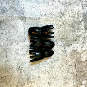 Escultura de Cuerno de Búfalo Negro Hecha a Mano, Duradera, con Forma de Pulpo, Arte Moderno Coleccionable - Product Image 1