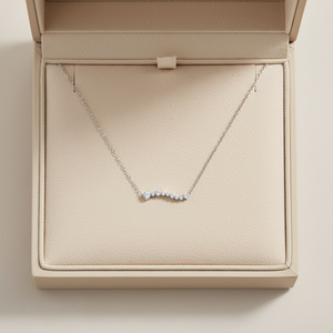 จี้เพชรแท้ทองคำขาว 18K จากซัพพลายเออร์ฮ่องกง สำหรับผู้หญิง สวมใส่ได้ทุกวัน เครื่องประดับคุณภาพสูง ขายส่ง - Product Image 4