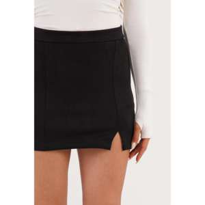 Jupe courte noire taille haute en similicuir pour femme, coupe ajustée - Product Image 2