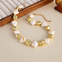 Collares de Joyería de Moda Vintage, Collar llamativo de bolas de cuentas doradas gruesas con dije de resina acrílica, Joyería Irregular