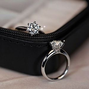 <span class=keywords><strong>Anillo</strong></span> Solitario con Aspecto de Latón al por Mayor, <span class=keywords><strong>Anillo</strong></span> de Boda de Lujo con Circonita Cúbica de Alto Brillo, <span class=keywords><strong>Anillo</strong></span> de Compromiso Clásico de 6 Garras, Regalo de Aniversario - Product Image 3