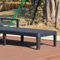Chaise longue de plage en plastique pour une personne, chaise longue de jardin, chaise longue Alta avec accoudoirs