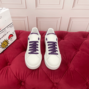 Nuevas Zapatillas Planas de Moda 2026 Dolces, con Empeine de Piel Vacuna Empalmada en Morado y Blanco, Ligeras, con Cordones y Suela Plana, Estilo Gabbana - Product Image 1