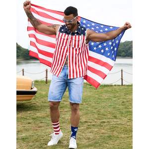 Ensemble Gilet Homme Personnalisé Drapeau Américain Sans Manches en Polyester, Cape, Lunettes de Soleil et Chaussettes Patriotiques pour le 4 Juillet et la Fête de l'Indépendance - Product Image 4