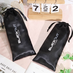 Paquete de extensiones de pelo de Peluca de satén negro impreso con logotipo personalizado, bolsa con cordón, bolsa de regalo de satén de seda de lujo para el cabello - Product Image 2