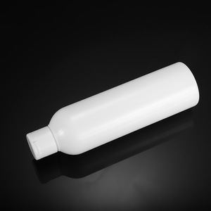 Bouteille ronde blanche de 250 ml avec bouchon à vis et capuchon à clapet pour toner cosmétique, en matériau PET - Product Image 3