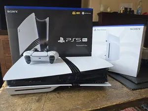 VENTES DU <span class=keywords><strong>BLACK</strong></span> <span class=keywords><strong>FRIDAY</strong></span> - Consoles de jeux PS5 Pro 2TB 825GB avec 10 jeux et 2 manettes supplémentaires - Product Image 2