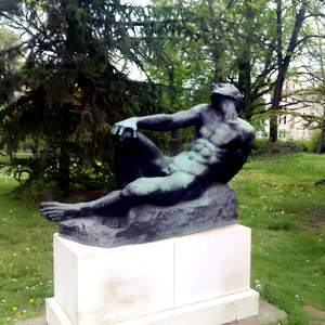 Escultura de Metal Personalizada para Jardín, Figura Abstracta de Hombre Acostado en Bronce, Arte en Metal - Product Image 2